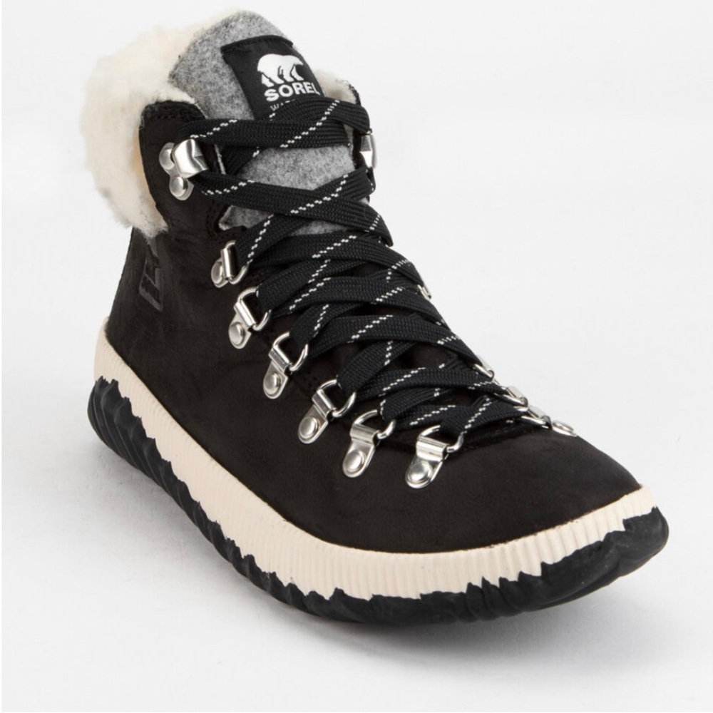 SOREL Out N About Plus Conquest
Boot - sporty boot Size 6.5 Excellent Condition